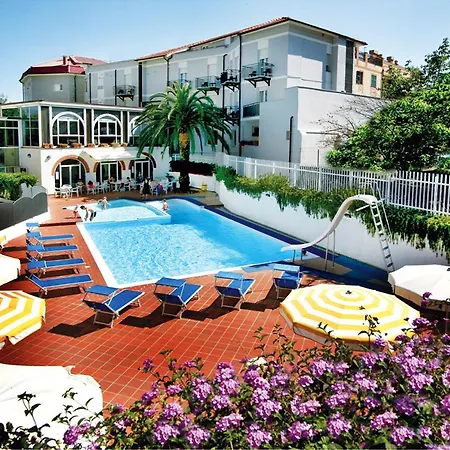 Appart hôtel Riviera *